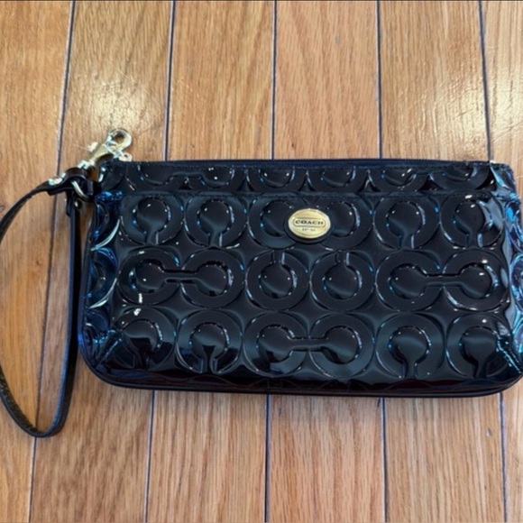 Coach Peyton Op Art Embossed Black Patent Leather Wristlet ~ Lk. New😍 - Picture 2 of 9